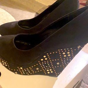 Black size 8 wedges w bling